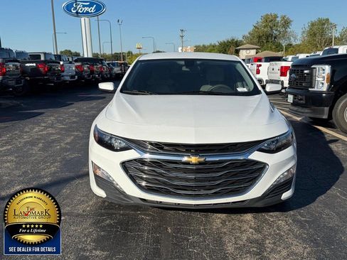 Used 2022 Chevrolet Malibu LT image 2