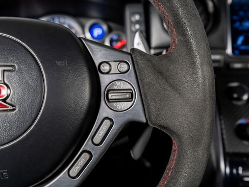 Used 2015 Nissan GT-R Black Edition image 39