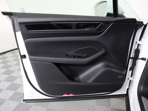 New 2025 Porsche Macan 4 Electric image 21