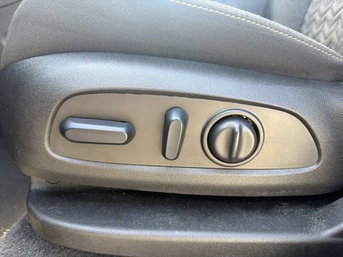 Used 2024 Chevrolet Equinox LT FWD image 10