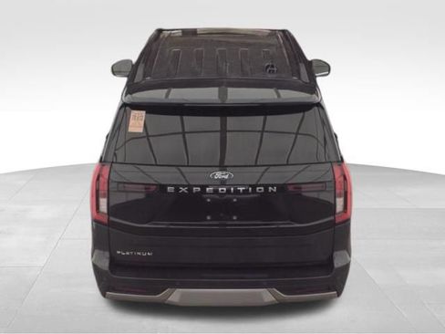 Used 2025 Ford Expedition Platinum AWD/4WD image 6