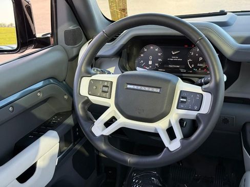 Used 2025 Land Rover Defender 110 X-Dynamic SE AWD/4WD image 15