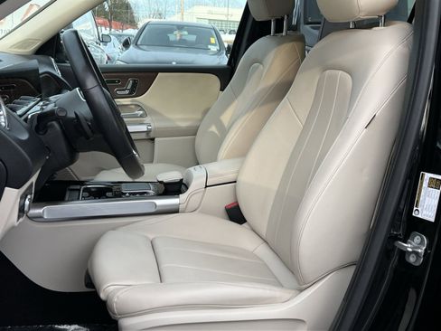 Used 2023 Mercedes-Benz GLB 250 4MATIC image 11