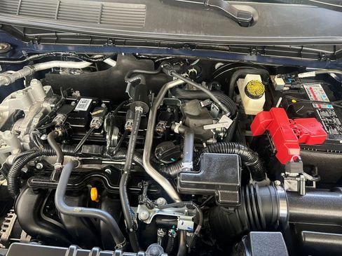 Used 2025 Nissan Kicks SV image 32