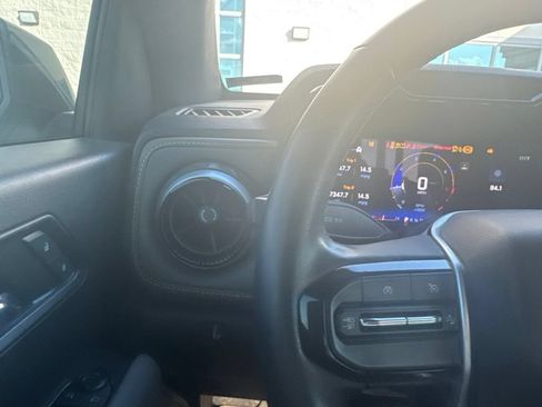 Used 2024 Chevrolet Colorado ZR2 w/ Technology Package AWD/4WD image 17