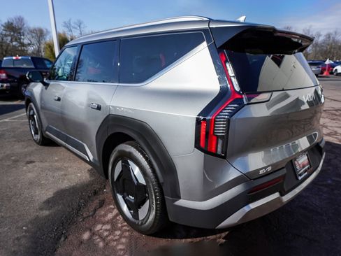 Used 2024 Kia EV9 Wind image 4