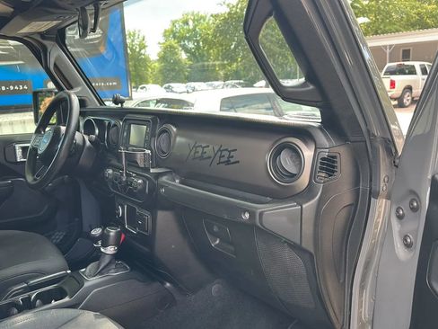 Used 2020 Jeep Gladiator Sport w/ Trailer Tow Package AWD/4WD image 21