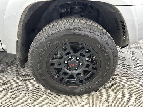 Used 2018 Toyota 4Runner SR5 Premium image 13