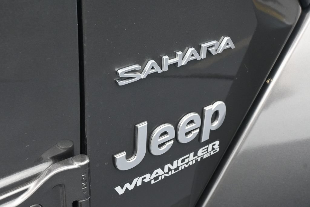 Used 2018 Jeep Wrangler Unlimited Sahara AWD/4WD image 39