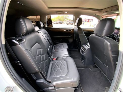Used 2024 Volkswagen Atlas SE FWD image 20