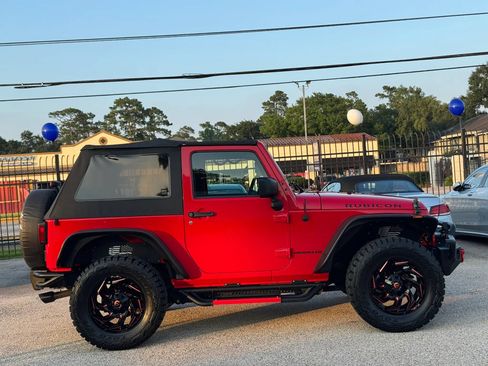 Used 2016 Jeep Wrangler Rubicon w/ Power Convenience Group AWD/4WD image 11
