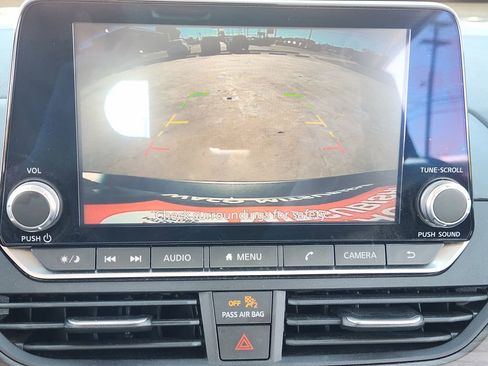 Used 2024 Nissan Altima 2.5 SV FWD image 13