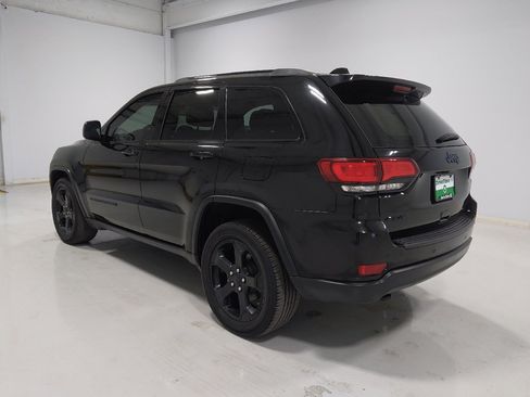 Used 2019 Jeep Grand Cherokee Laredo AWD/4WD image 5