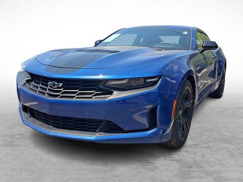 Used 2020 Chevrolet Camaro LT w/ Technology Package RWD image 2