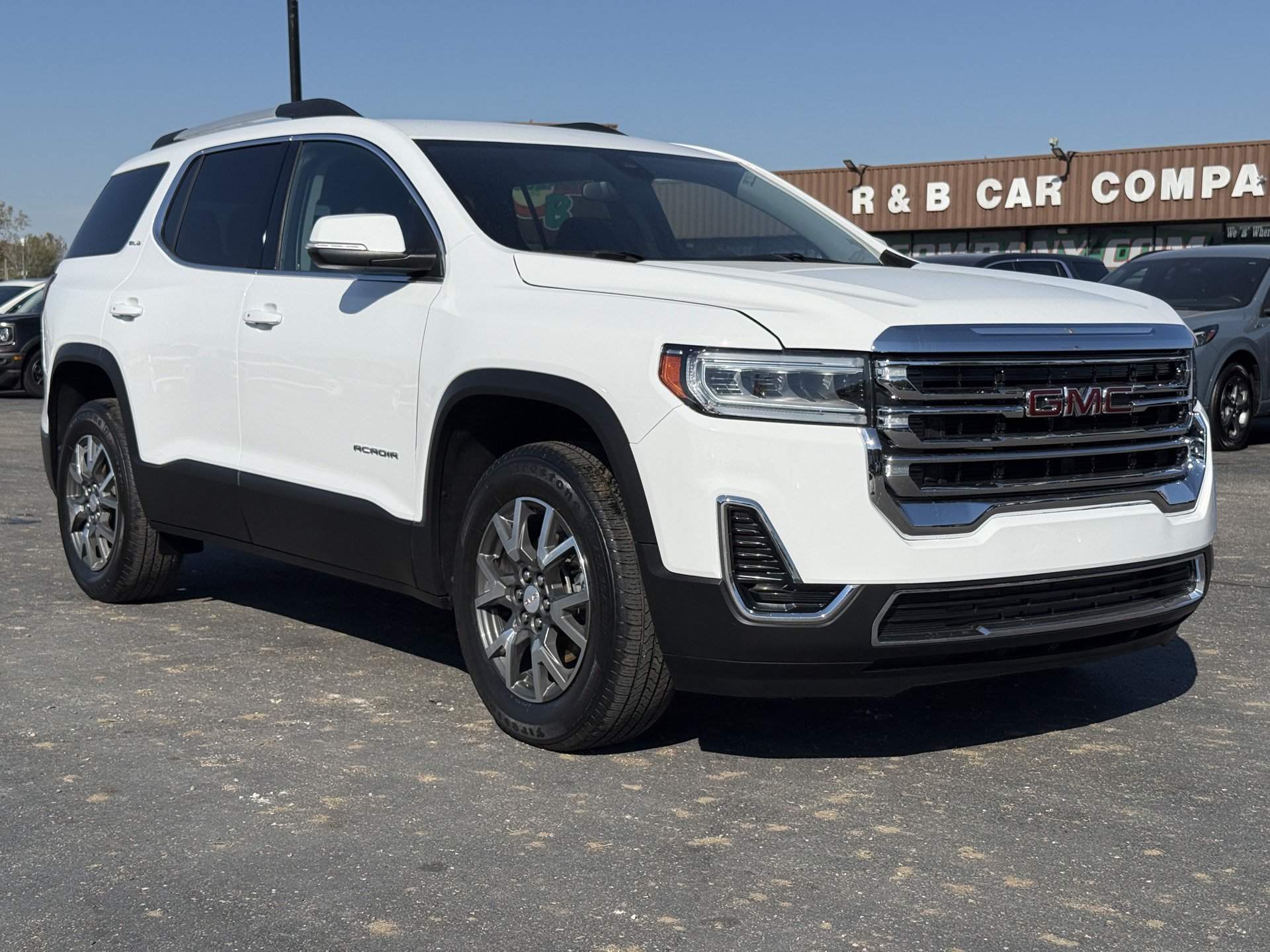 Used 2023 GMC Acadia SLE w/ Driver Convenience Package FWD image 2
