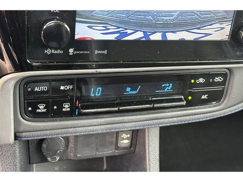 Used 2017 Toyota Corolla SE w/ SE Premium Package FWD image 21