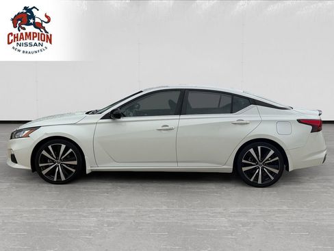 Used 2022 Nissan Altima 2.5 SR FWD image 2