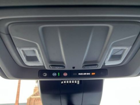 Used 2022 Chevrolet Silverado 1500 LT image 36