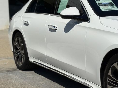 Used 2025 Mercedes-Benz E 350 4MATIC Sedan image 9
