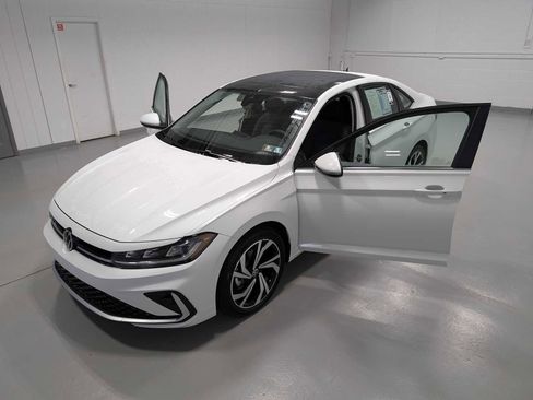 Used 2025 Volkswagen Jetta SEL image 16