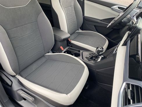 New 2026 Volkswagen Taos SE image 7