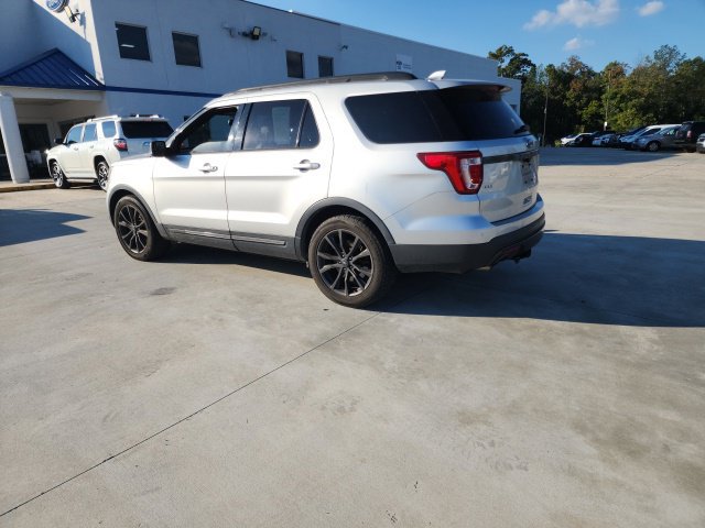 Used 2017 Ford Explorer XLT w/ Equipment Group 202A FWD image 14