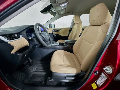 Used 2024 Toyota RAV4 LE image 13