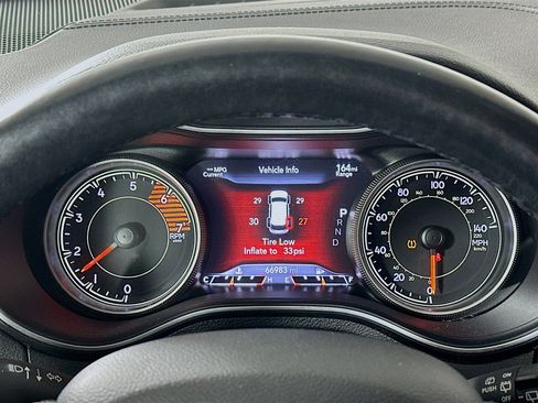 Used 2019 Jeep Cherokee Limited w/ Luxury Group image 12