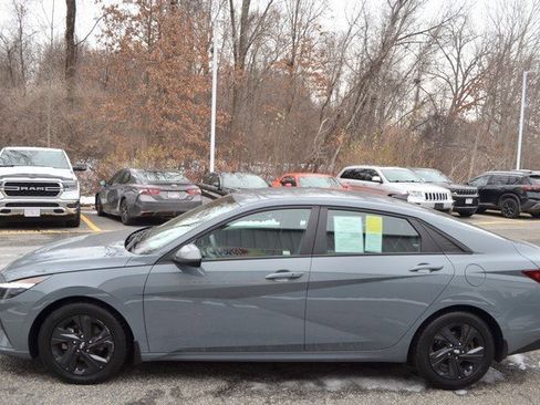 Used 2023 Hyundai Elantra Blue image 5