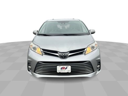 Used 2018 Toyota Sienna XLE Premium image 3