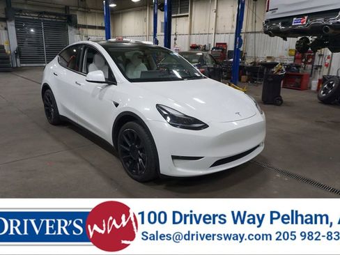 Used 2023 Tesla Model Y Long Range image 1