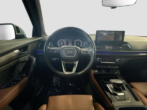 Certified 2025 Audi Q5 2.0T Premium Plus w/ Premium Plus Package AWD/4WD image 11