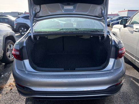 Used 2025 Volkswagen Jetta SE image 28