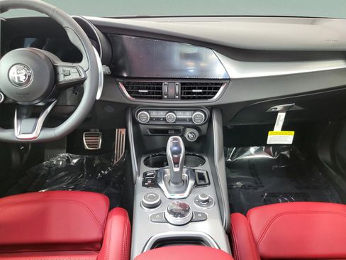 New 2025 Alfa Romeo Giulia w/ Veloce Package Rwd image 43