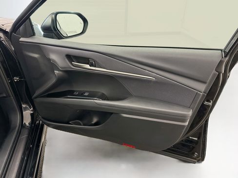 Used 2025 Toyota Camry SE FWD image 33