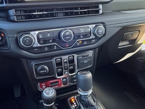 New 2025 Jeep Gladiator Mojave image 15