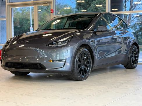 Used 2023 Tesla Model Y Long Range AWD/4WD image 3