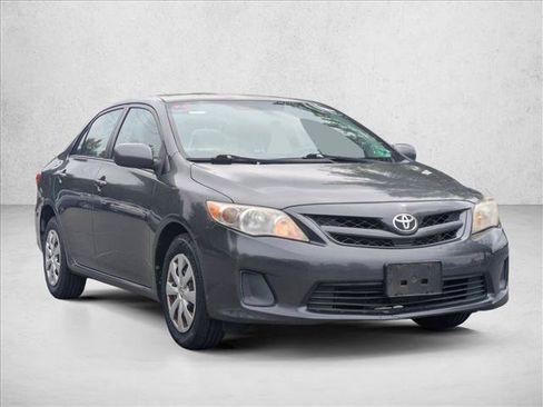 Used 2011 Toyota Corolla LE FWD image 3