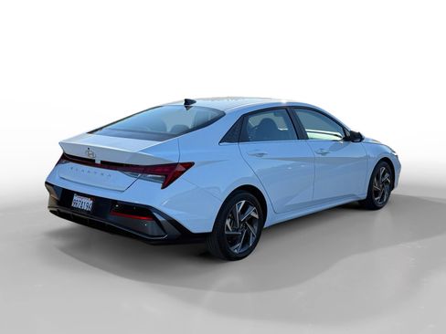 Certified 2025 Hyundai Elantra SEL image 5