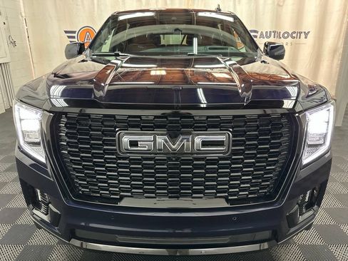 Used 2024 GMC Yukon XL Denali Ultimate AWD/4WD image 3