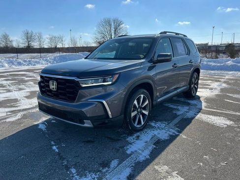 Used 2023 Honda Pilot Touring image 3