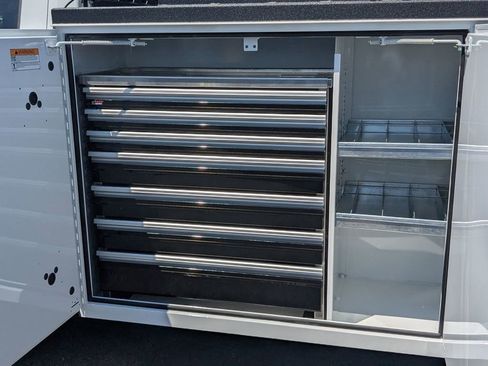 New 2025 Ford F550 4x4 SuperCab Super Duty image 13