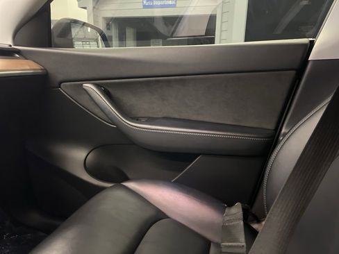 Used 2022 Tesla Model Y Performance image 14