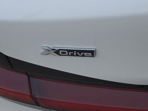 Used 2023 BMW 530e xDrive w/ Premium Package image 12