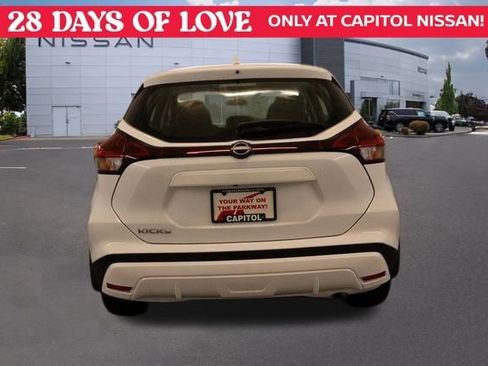 New 2025 Nissan Kicks Play S image 4