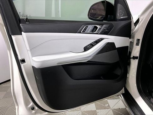 Used 2025 BMW X5 sDrive40i w/ Climate Comfort Package image 17