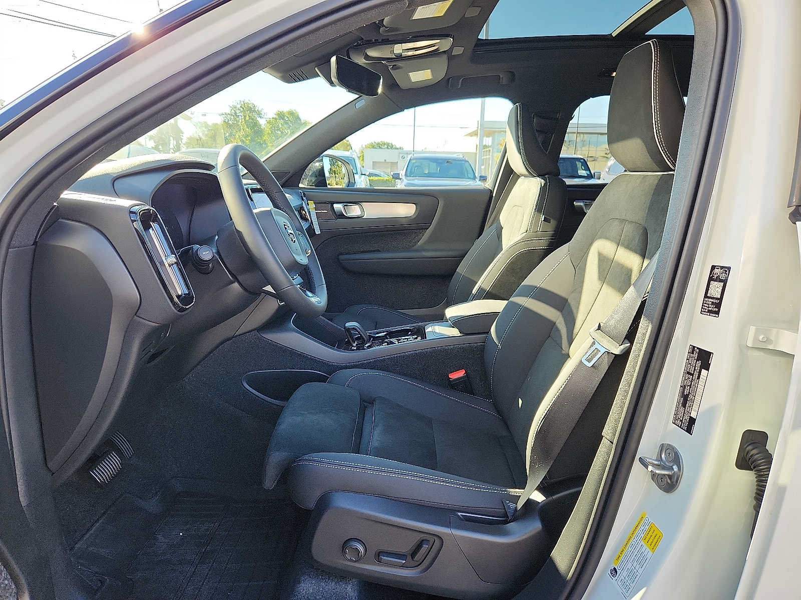 Used 2026 Volvo XC40 B5 Ultra w/ Protection Package Premier AWD/4WD image 13