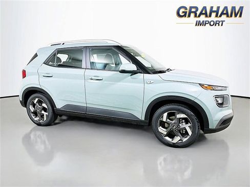 Used 2025 Hyundai Venue SEL image 1