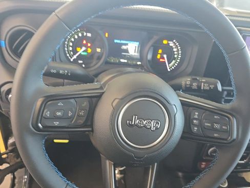 Used 2024 Jeep Wrangler Unlimited Rubicon 4xe w/ Safety Group AWD/4WD image 8