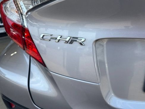 Used 2019 Toyota C-HR XLE FWD image 5